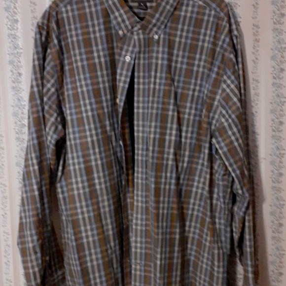 Button-down casual shirt - Picture 1 of 3